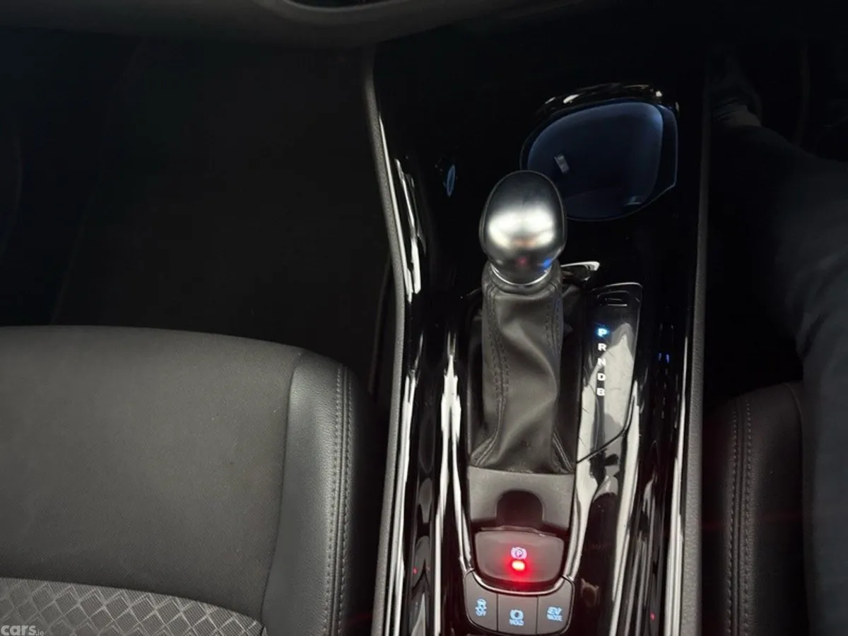 Toyota C-HR SUV, Petrol Hybrid, 2022, Silver