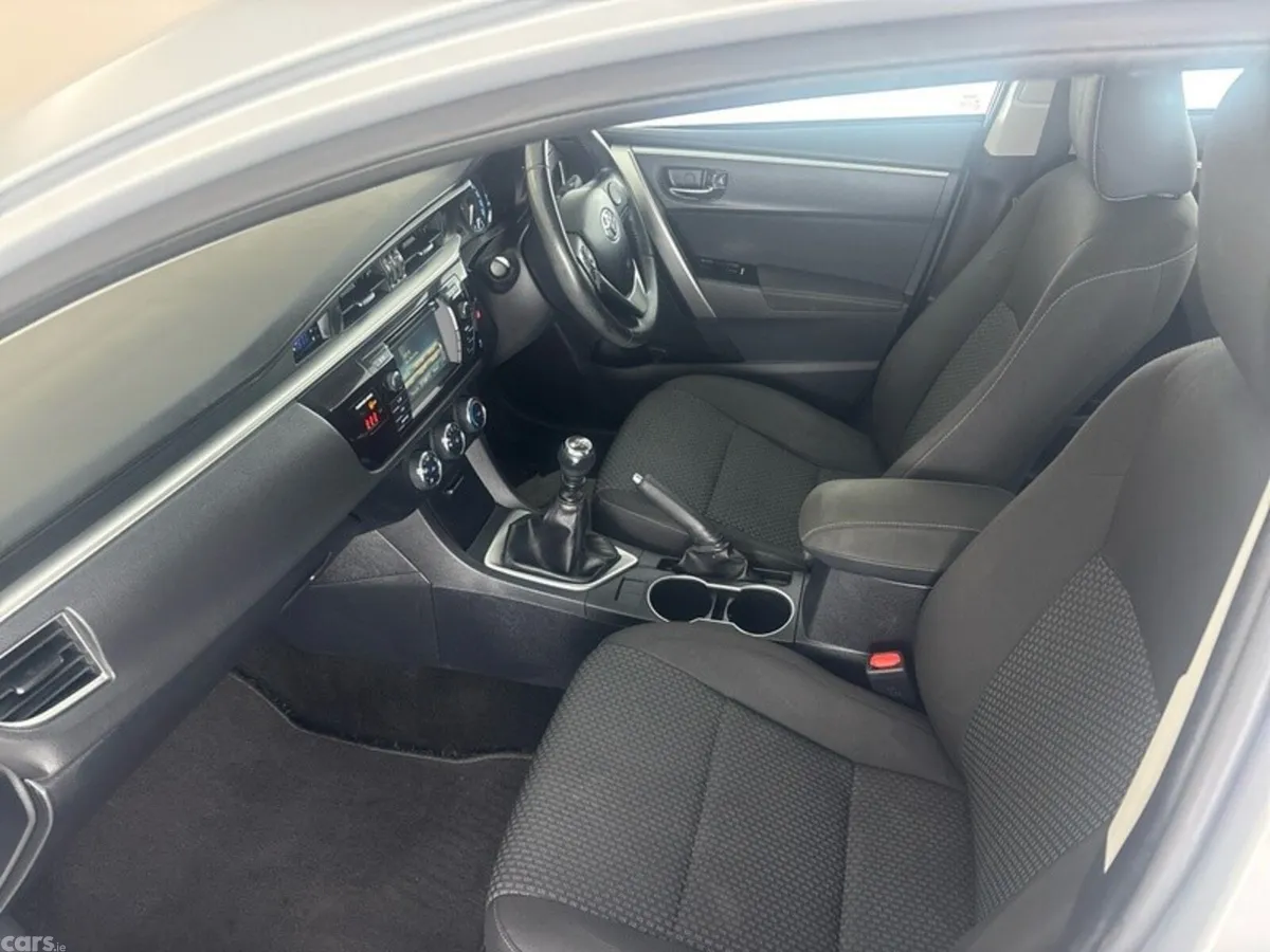 Toyota Corolla Saloon, Diesel, 2017, Grey