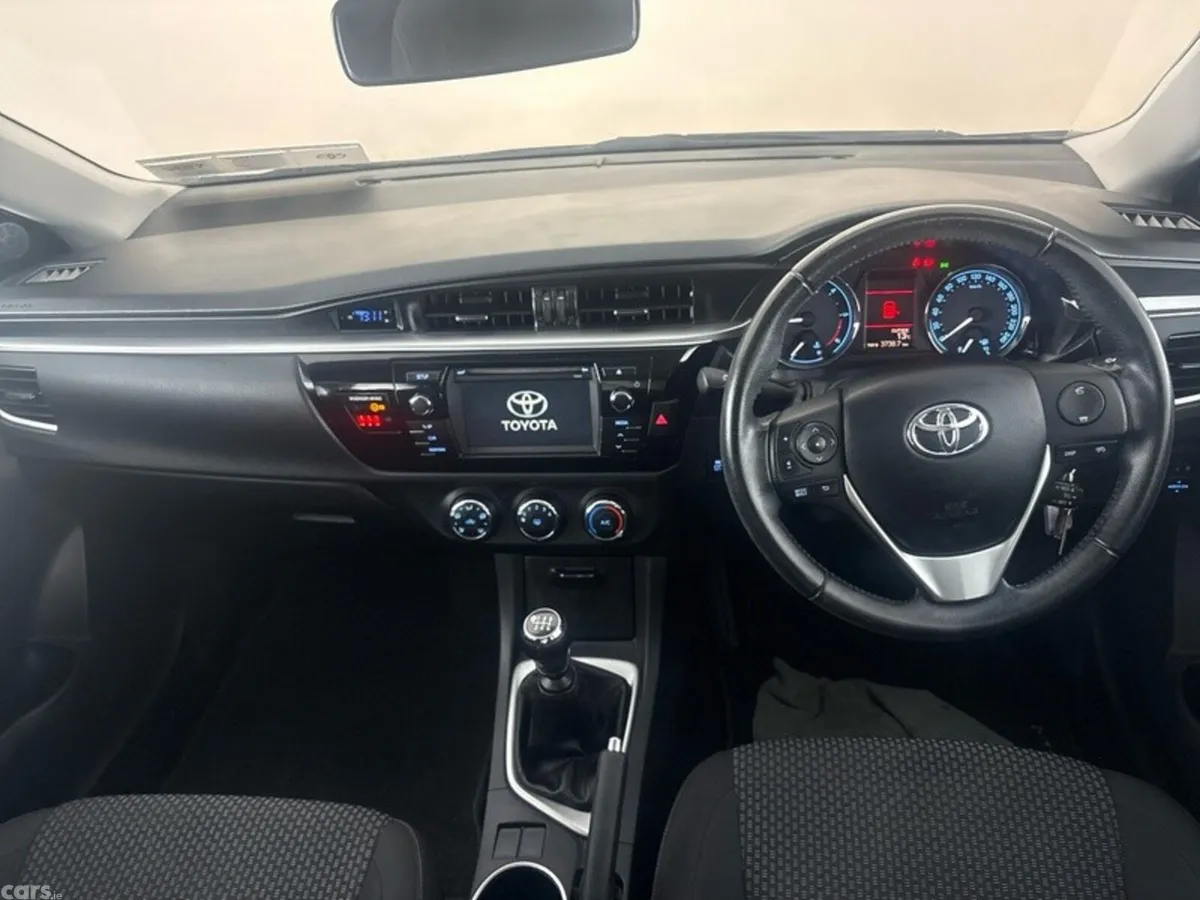 Toyota Corolla Saloon, Diesel, 2017, Grey