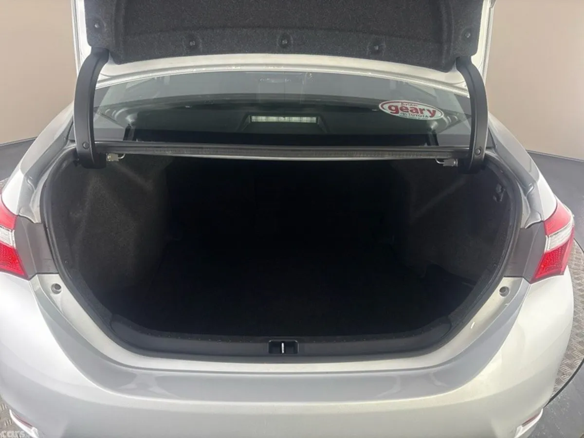 Toyota Corolla Saloon, Diesel, 2017, Grey