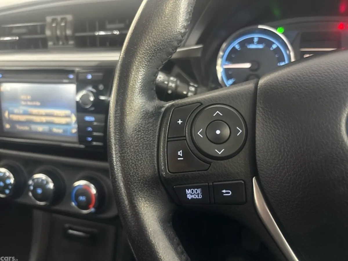 Toyota Corolla Saloon, Diesel, 2017, Grey