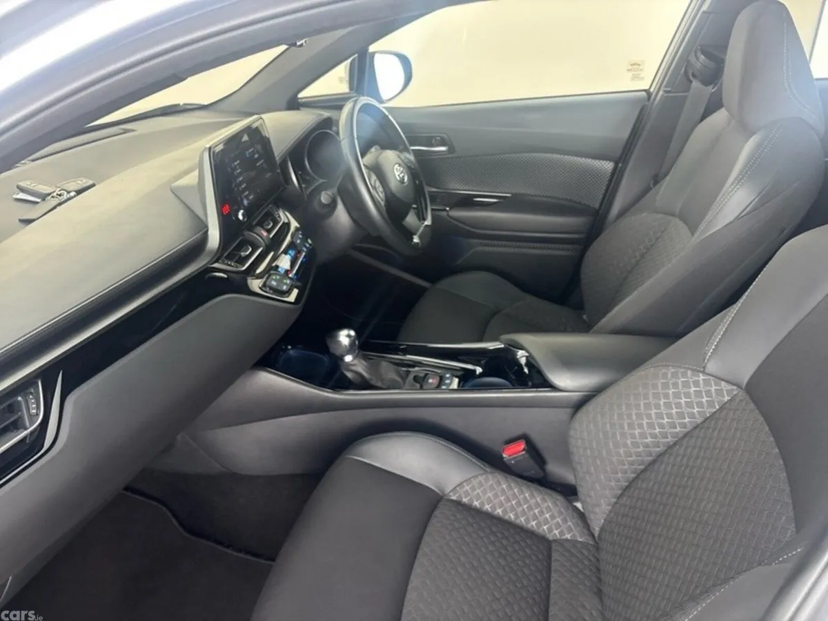 Toyota C-HR SUV, Petrol Hybrid, 2022, Silver