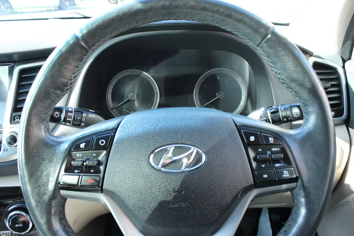 Hyundai Tucson SUV, Diesel, 2017, White