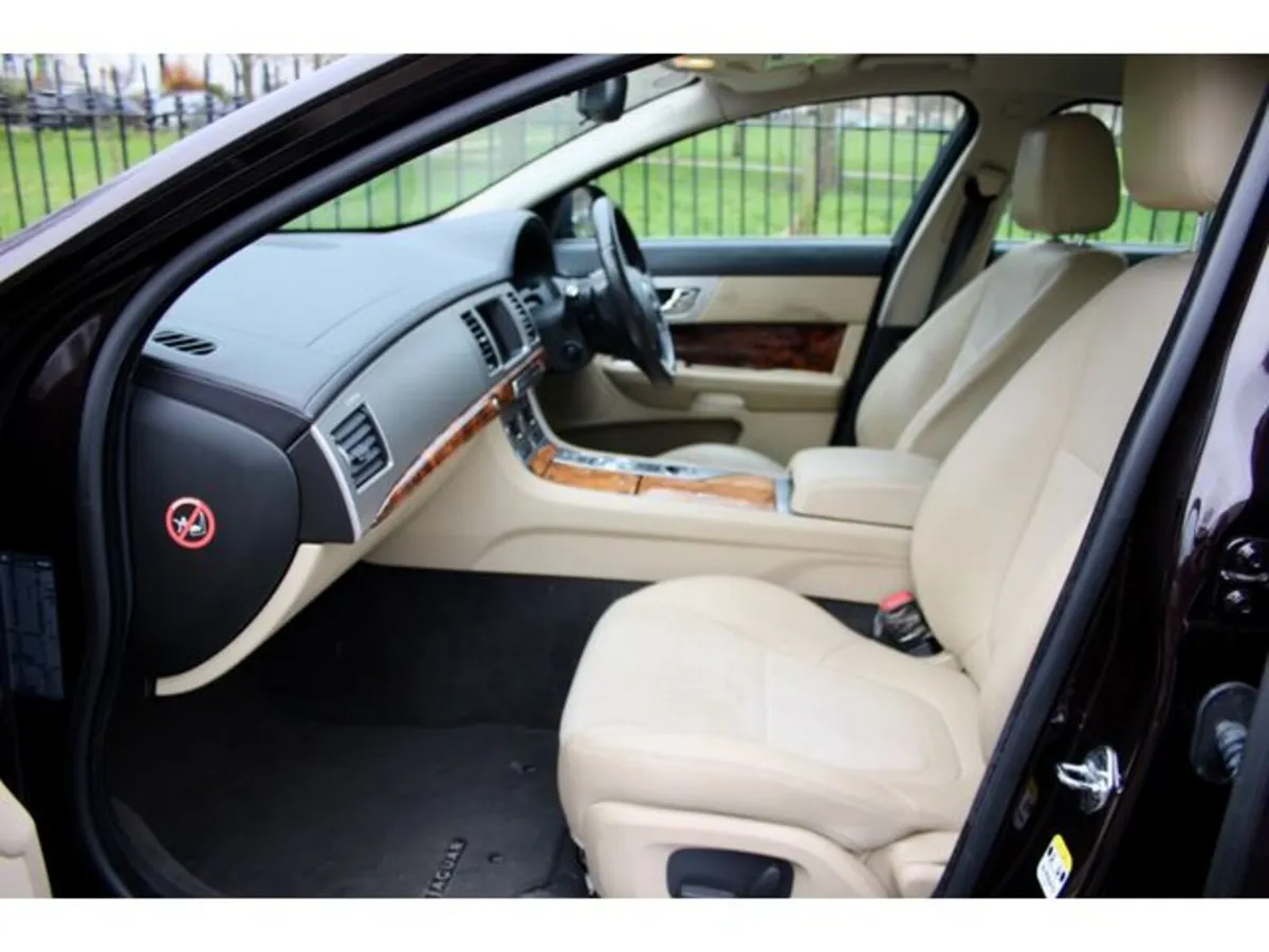 Jaguar XF Saloon, Diesel, 2015, Red