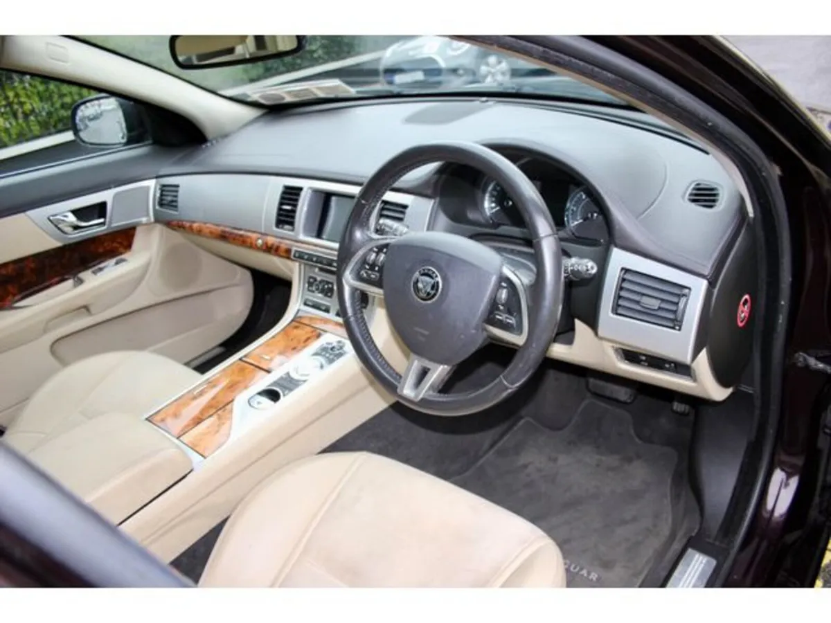 Jaguar XF Saloon, Diesel, 2015, Red