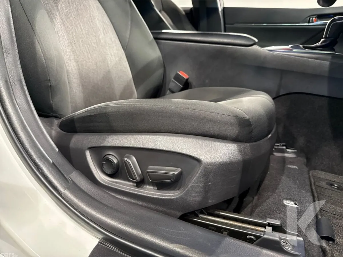 Toyota Camry Saloon, Petrol Hybrid, 2022, White