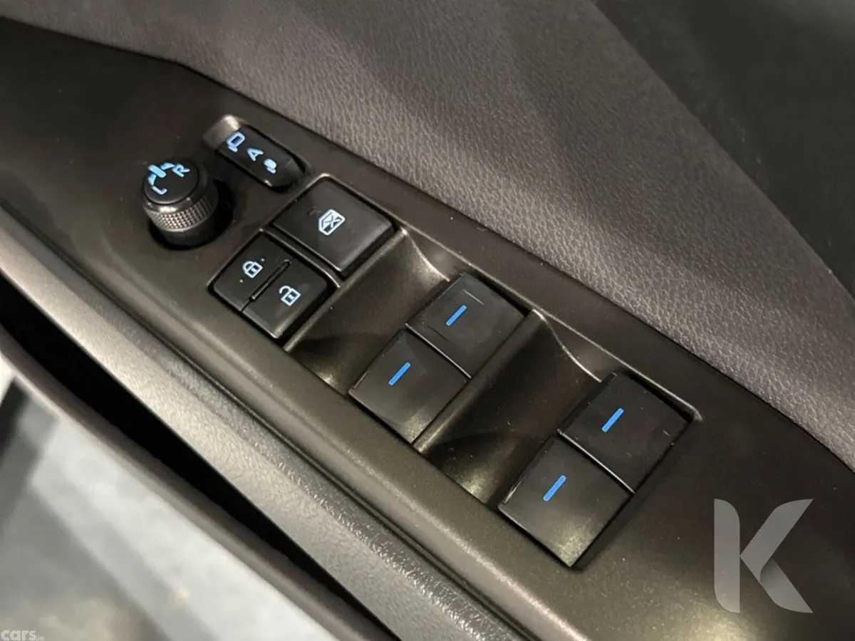 Toyota Camry Saloon, Petrol Hybrid, 2022, White