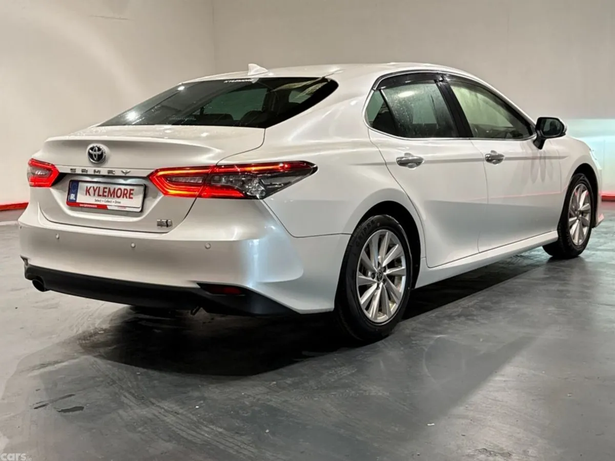 Toyota Camry Saloon, Petrol Hybrid, 2022, White