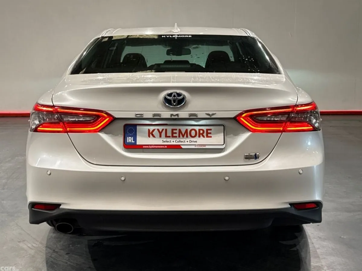 Toyota Camry Saloon, Petrol Hybrid, 2022, White