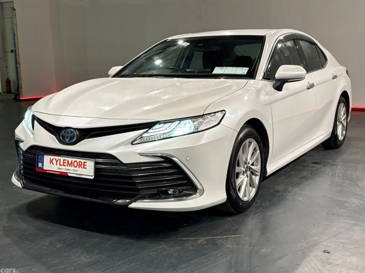 Toyota Camry Saloon, Petrol Hybrid, 2022, White