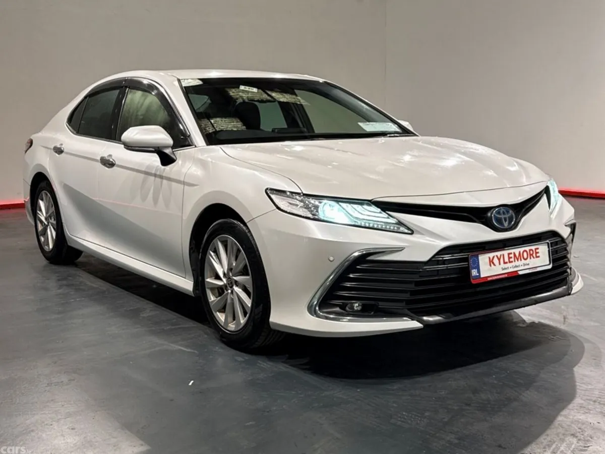 Toyota Camry Saloon, Petrol Hybrid, 2022, White