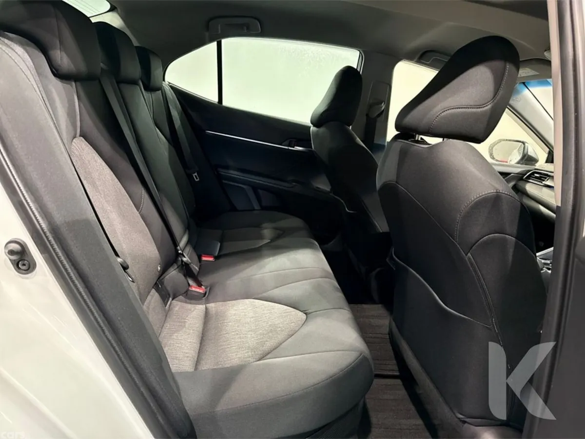 Toyota Camry Saloon, Petrol Hybrid, 2022, White