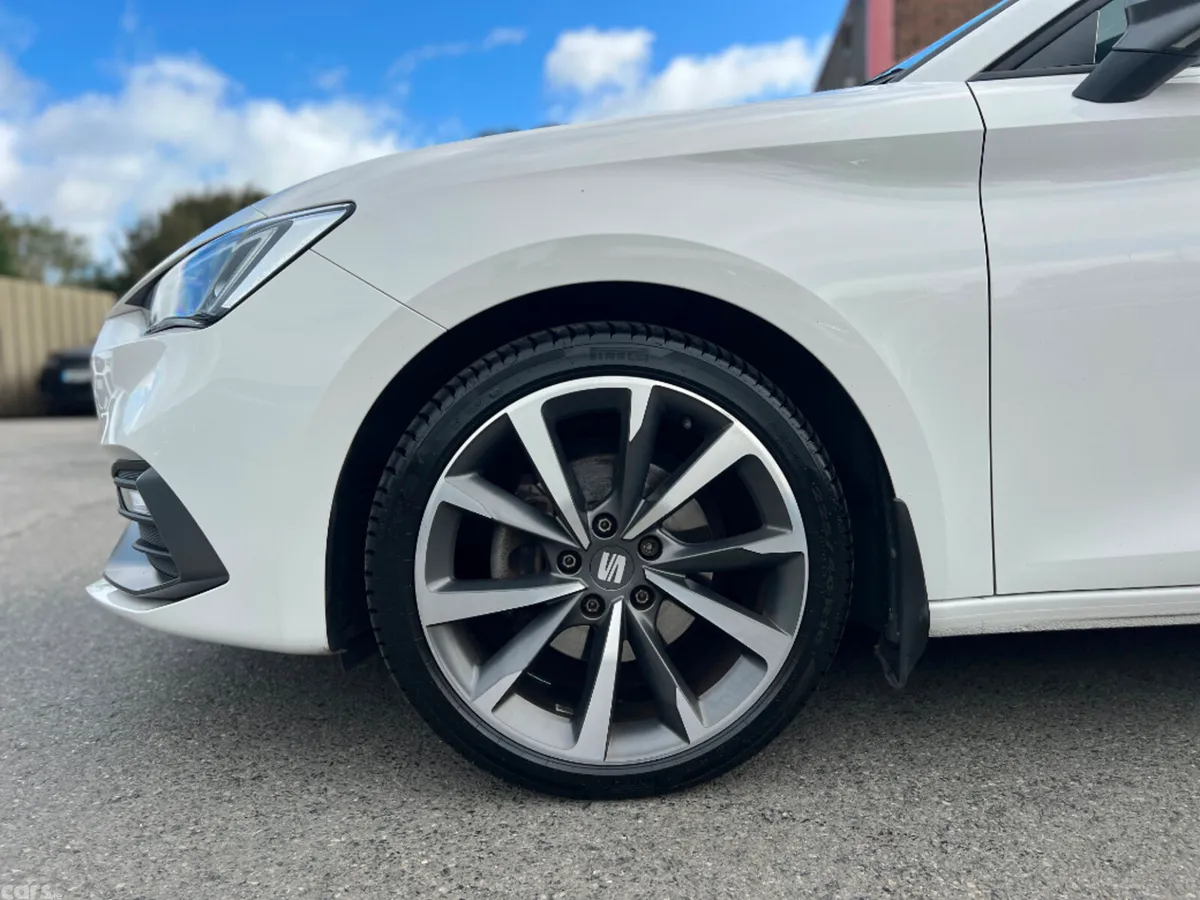 SEAT Leon Hatchback, Petrol, 2021, White