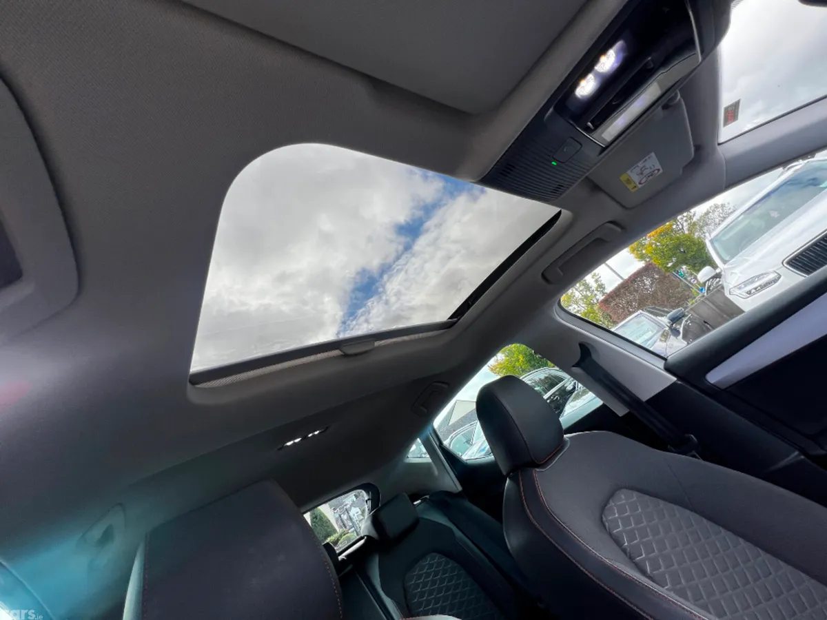SEAT Leon Hatchback, Petrol, 2021, White
