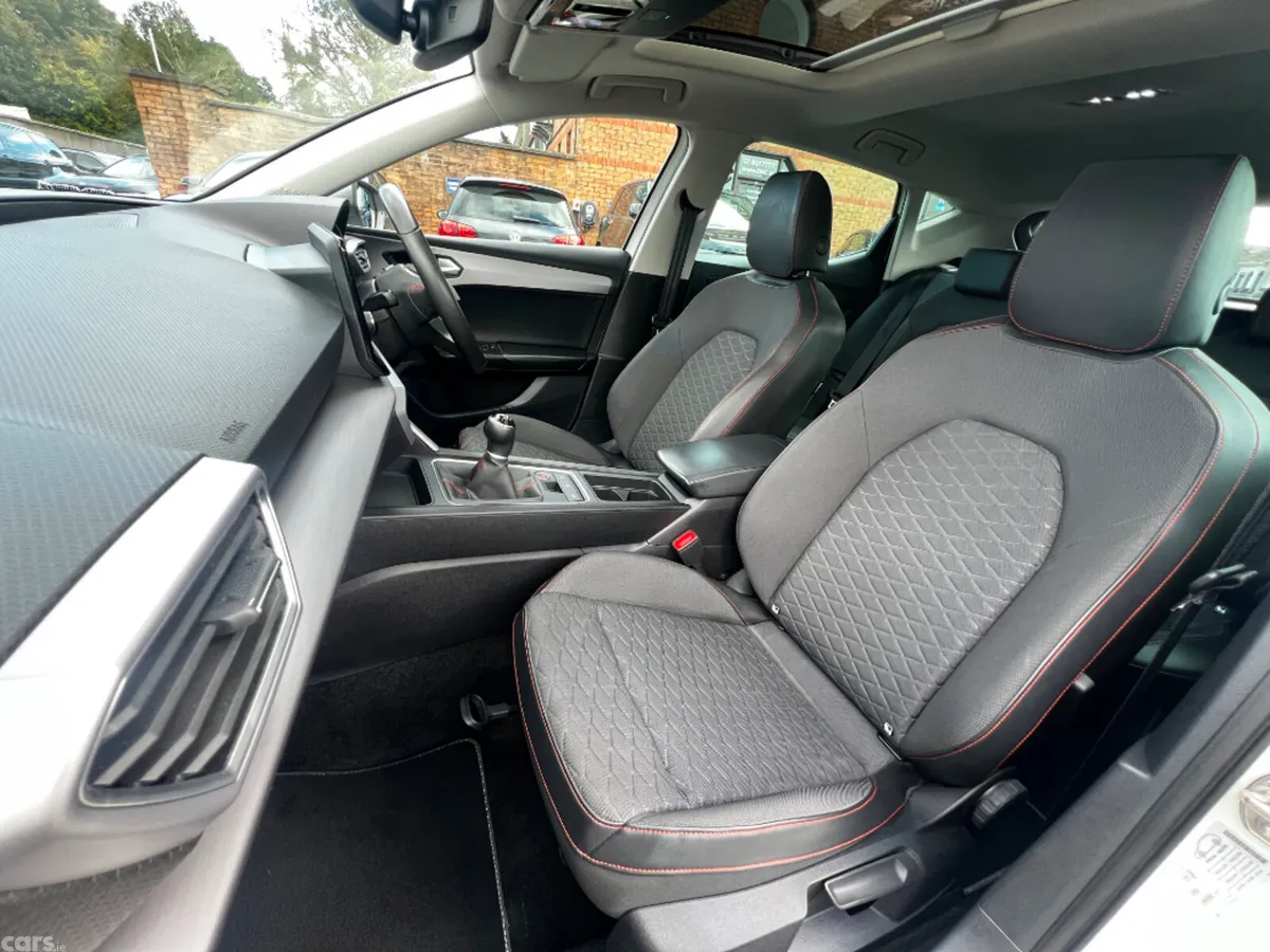 SEAT Leon Hatchback, Petrol, 2021, White