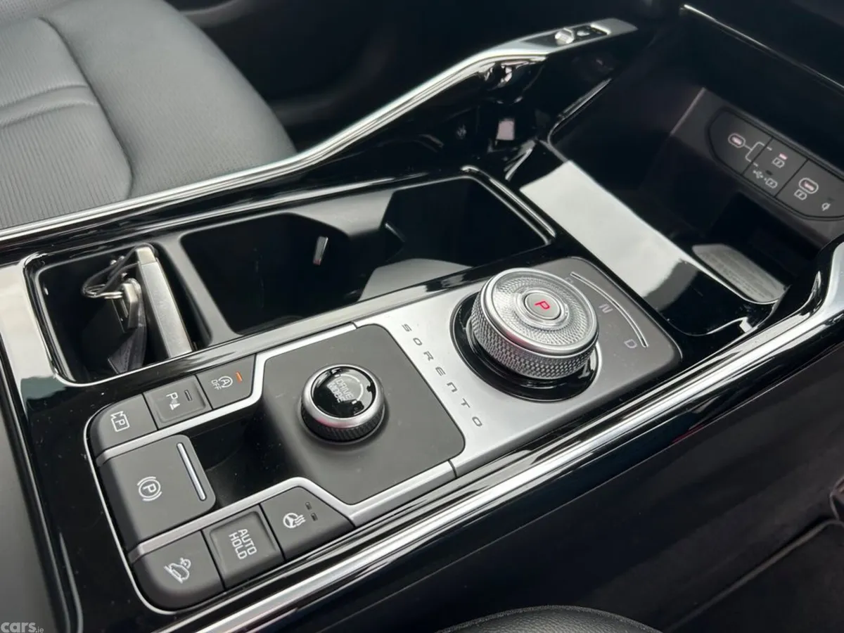 Kia Sorento SUV, Petrol Plug-in Hybrid, 2025, Grey