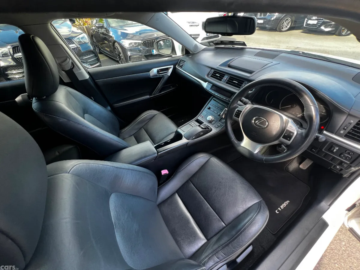 Lexus CT Hatchback, Petrol Hybrid, 2012, White