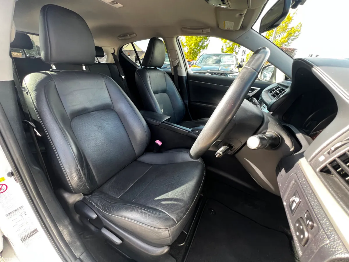 Lexus CT Hatchback, Petrol Hybrid, 2012, White