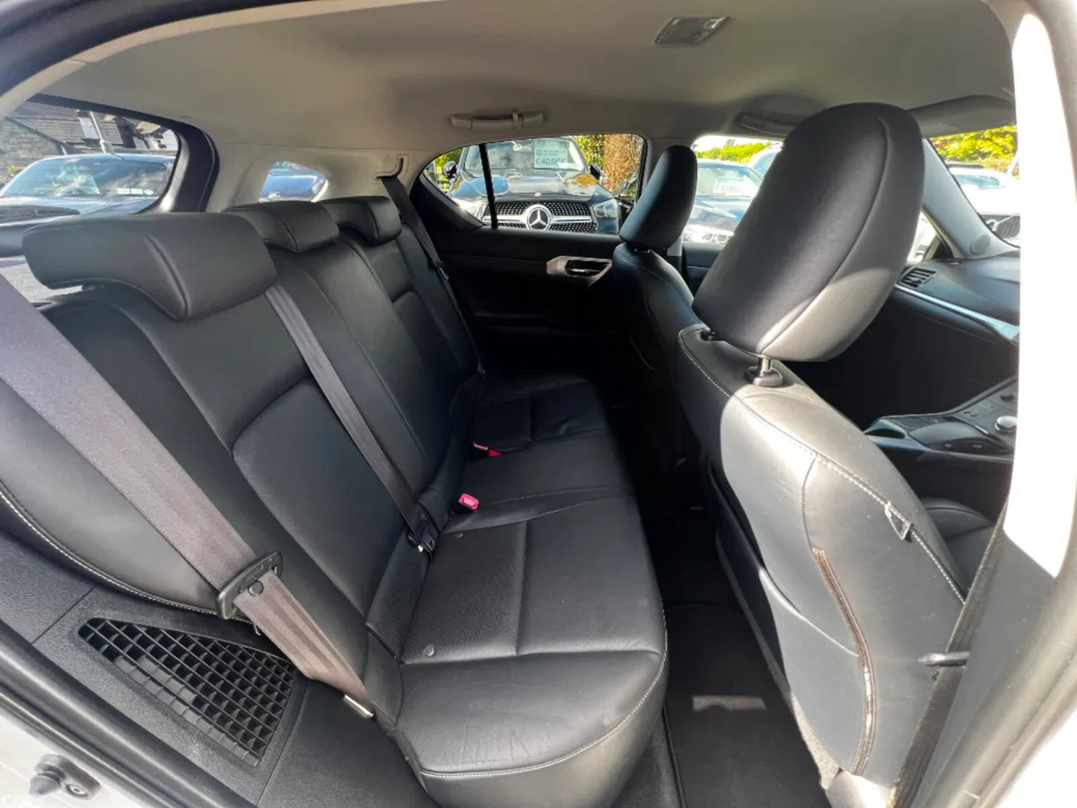 Lexus CT Hatchback, Petrol Hybrid, 2012, White