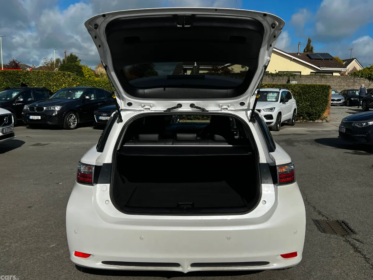 Lexus CT Hatchback, Petrol Hybrid, 2012, White