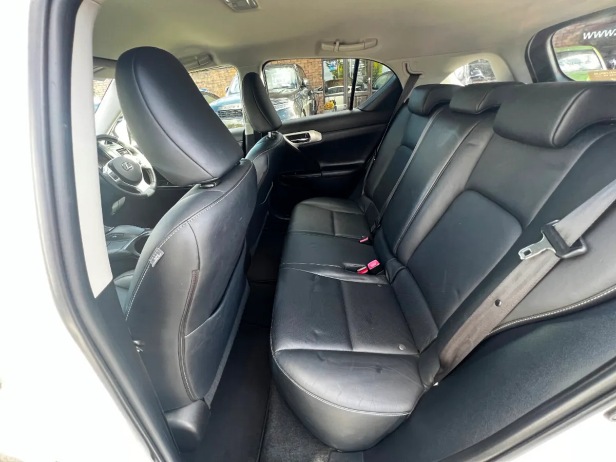 Lexus CT Hatchback, Petrol Hybrid, 2012, White