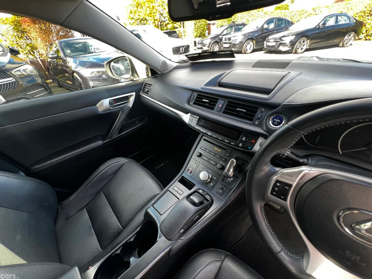 Lexus CT Hatchback, Petrol Hybrid, 2012, White