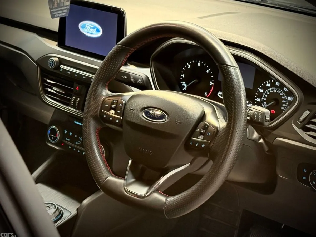Ford Focus Hatchback, Diesel, 2022, Black