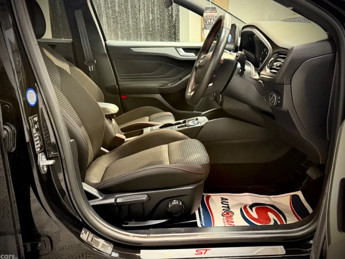 Ford Focus Hatchback, Diesel, 2022, Black