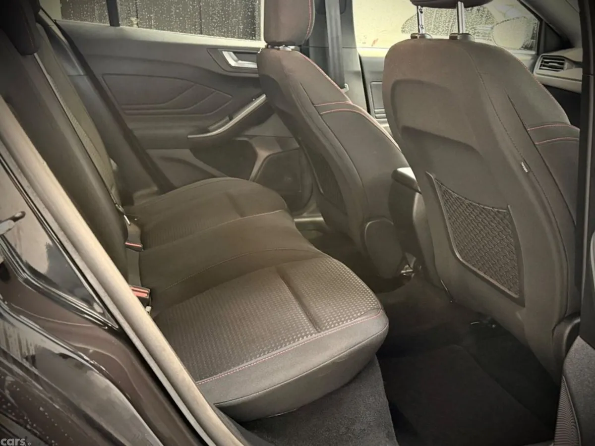 Ford Focus Hatchback, Diesel, 2022, Black