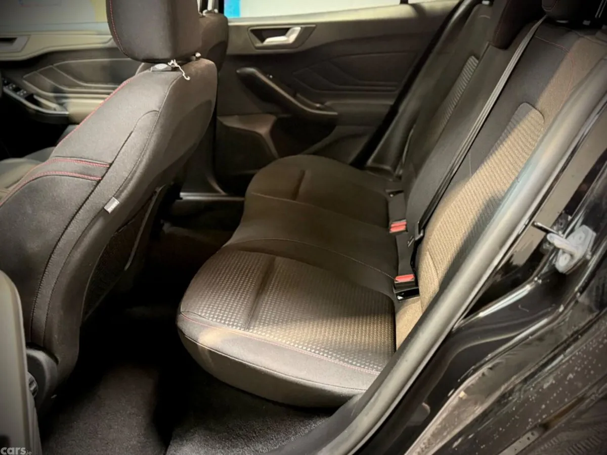 Ford Focus Hatchback, Diesel, 2022, Black