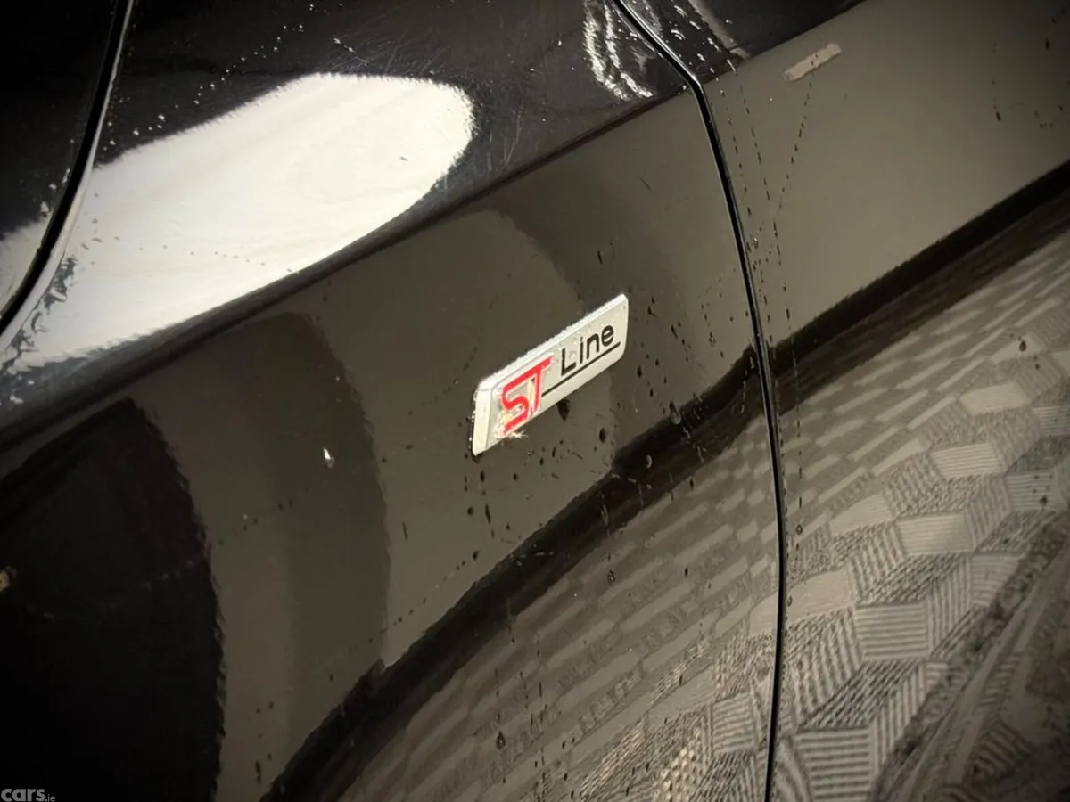 Ford Focus Hatchback, Diesel, 2022, Black