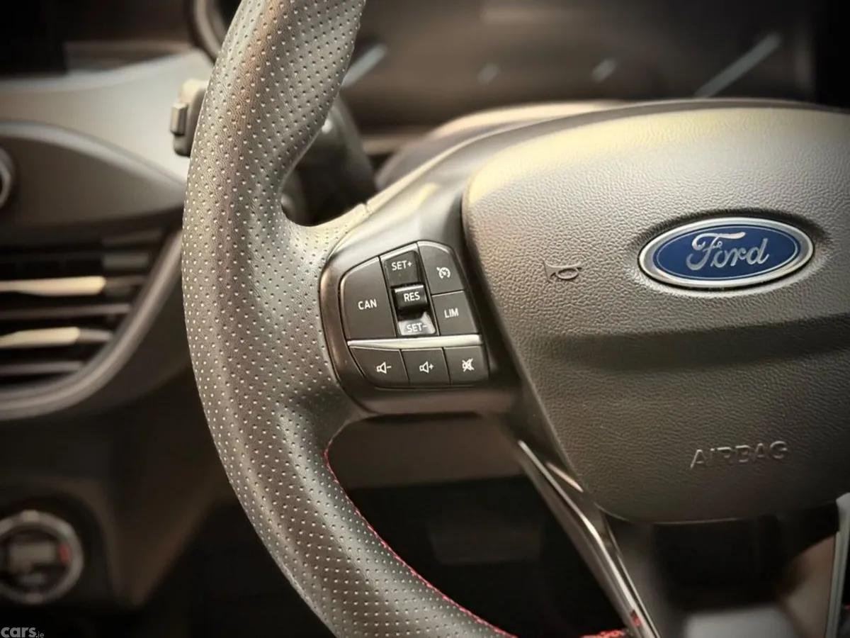 Ford Focus Hatchback, Diesel, 2022, Black