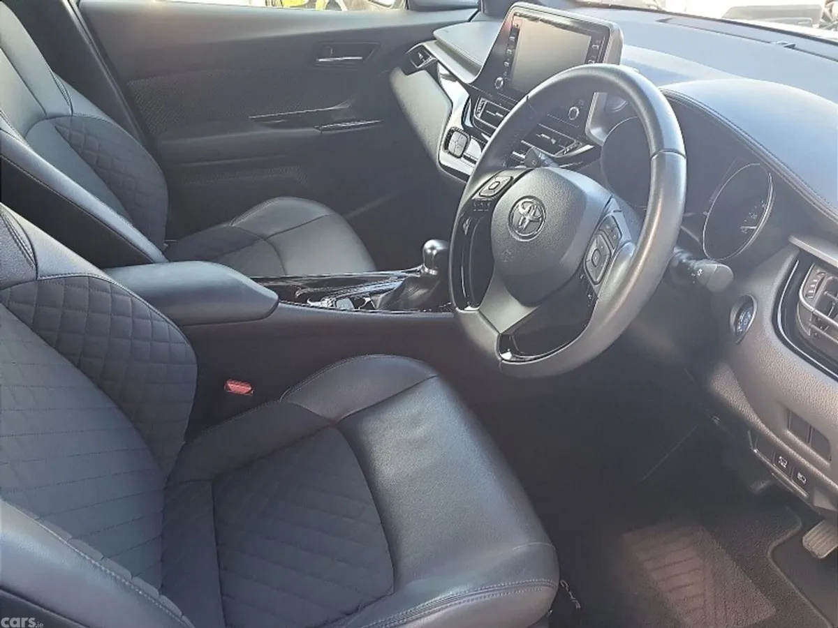Toyota C-HR SUV, Petrol Hybrid, 2020, White