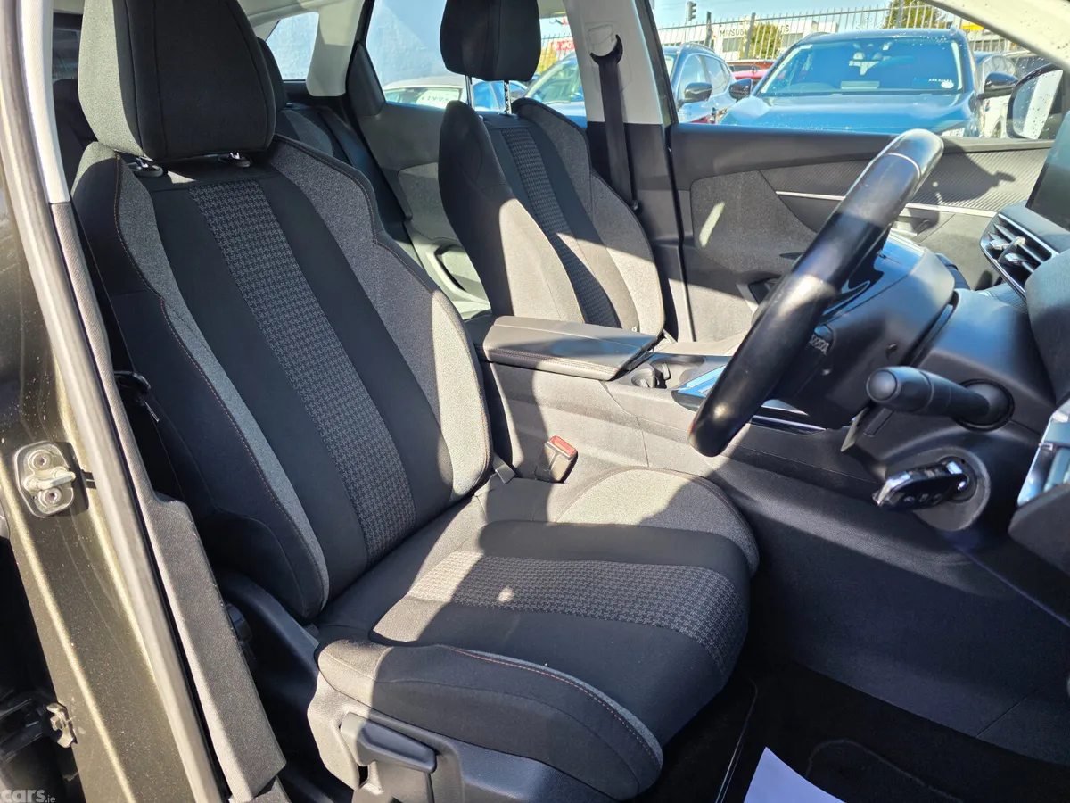 Peugeot 3008 MPV, Petrol, 2018, Grey