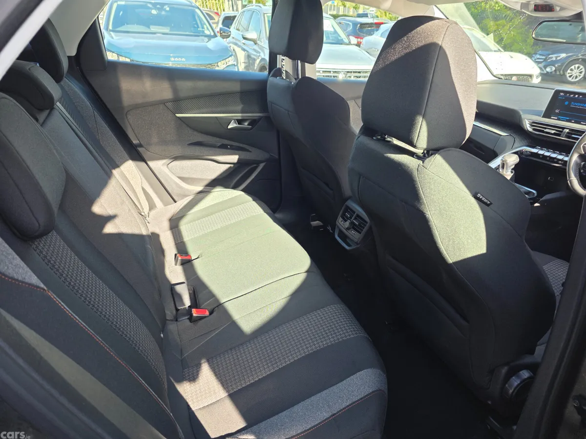 Peugeot 3008 MPV, Petrol, 2018, Grey
