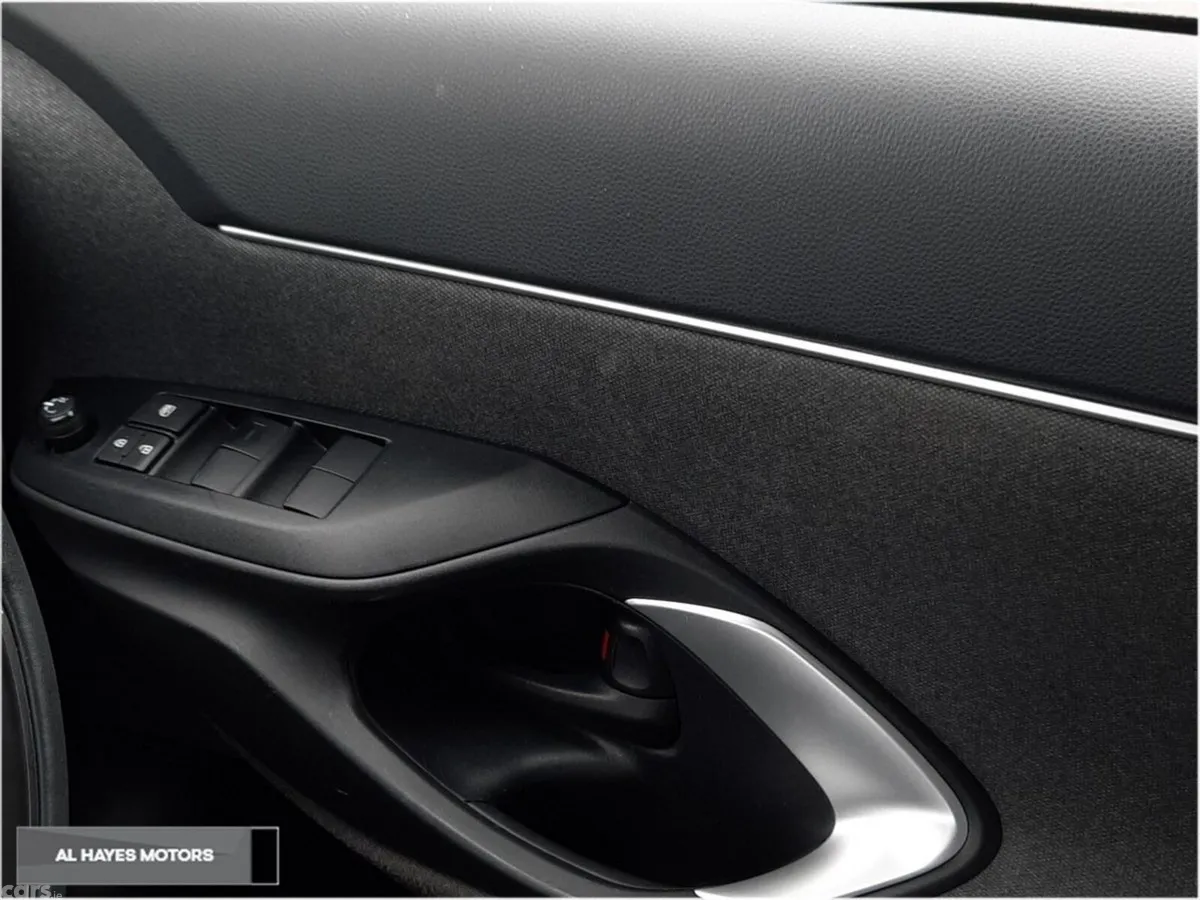 Toyota Yaris Cross SUV, Petrol Hybrid, 2022, Silver
