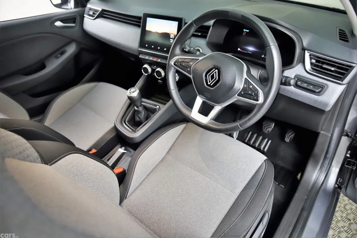 Renault Clio Hatchback, Petrol, 2024, White
