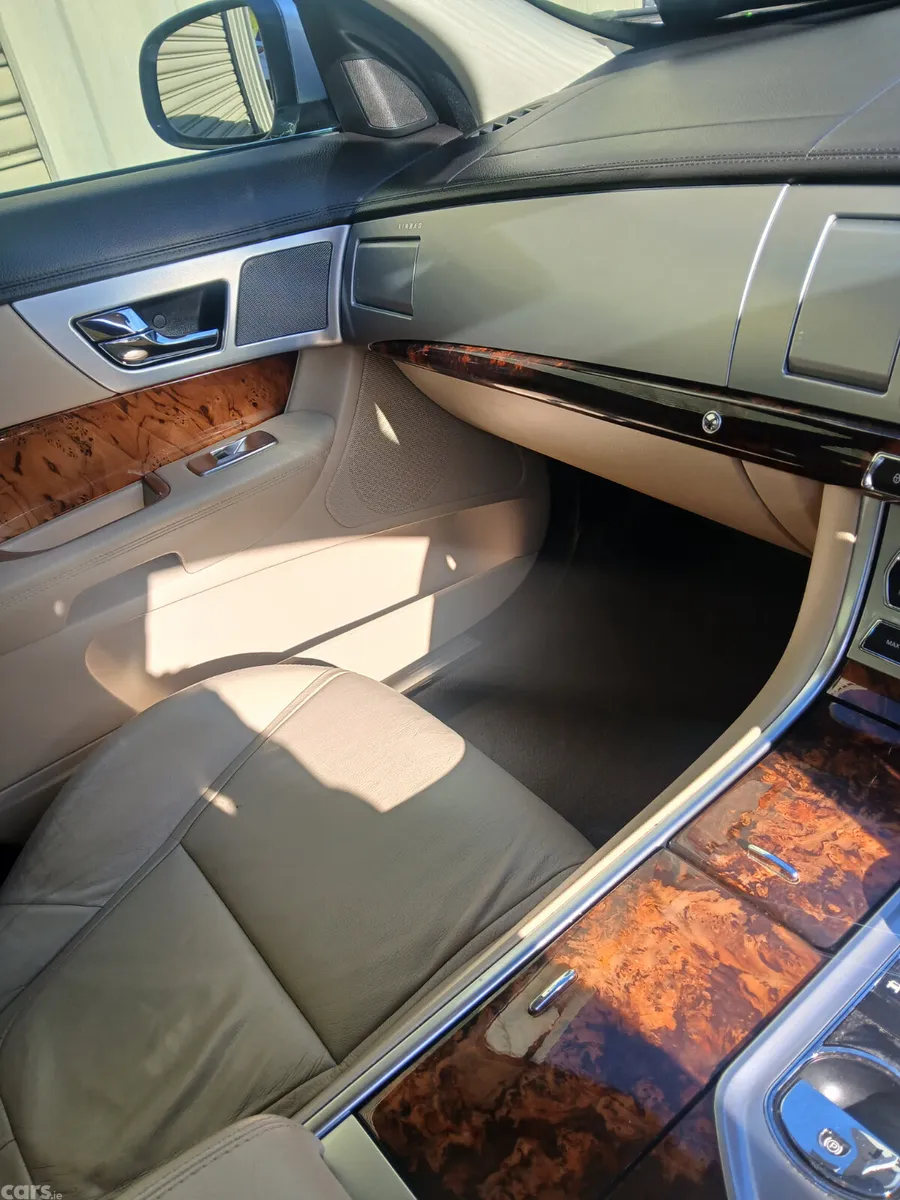 Jaguar XF Saloon, Diesel, 2015, Silver