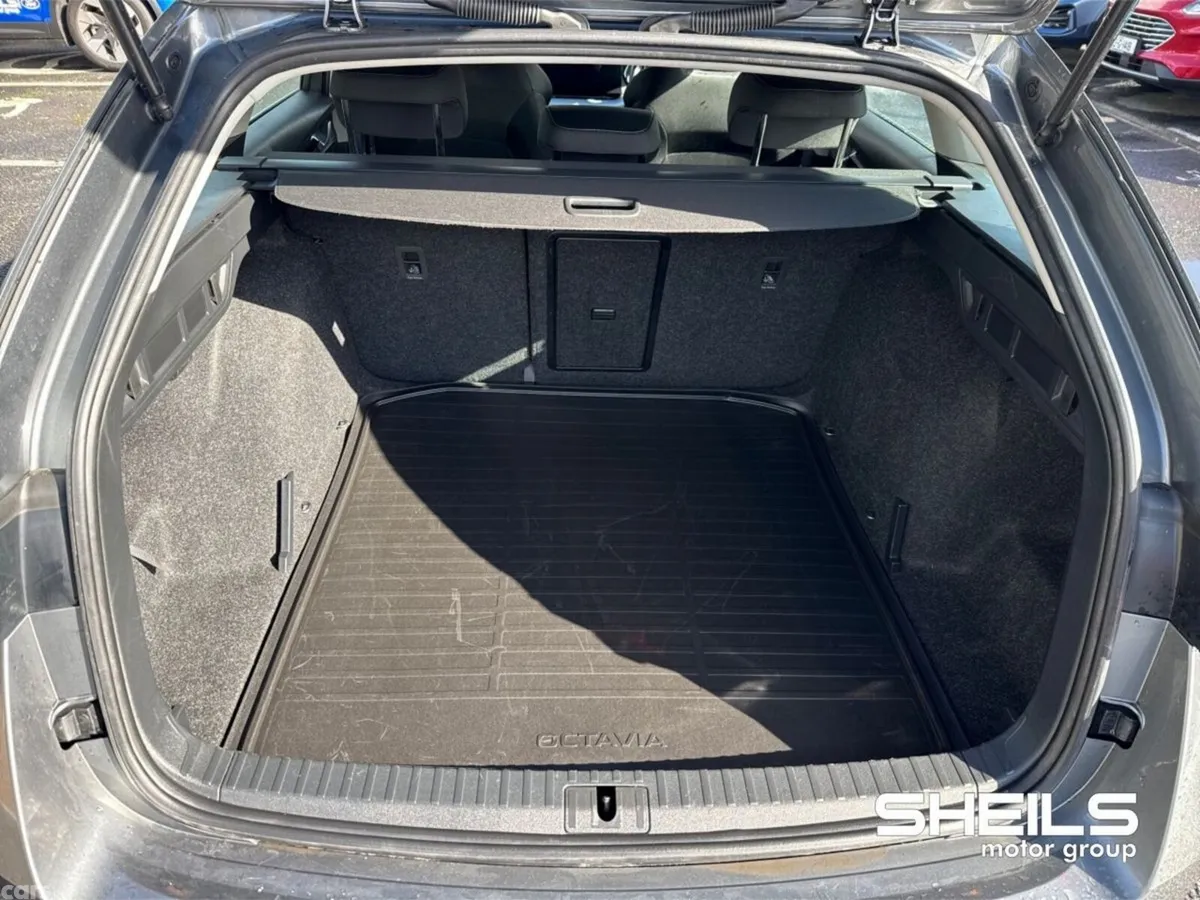 Skoda Octavia Estate, Petrol Hybrid, 2024, Grey