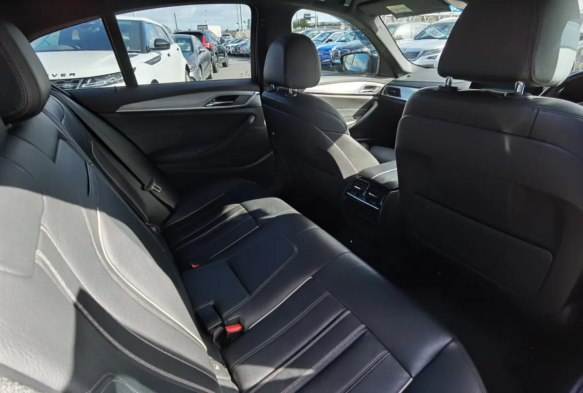 BMW 5-Series Saloon, Petrol Plug-in Hybrid, 2018, Black