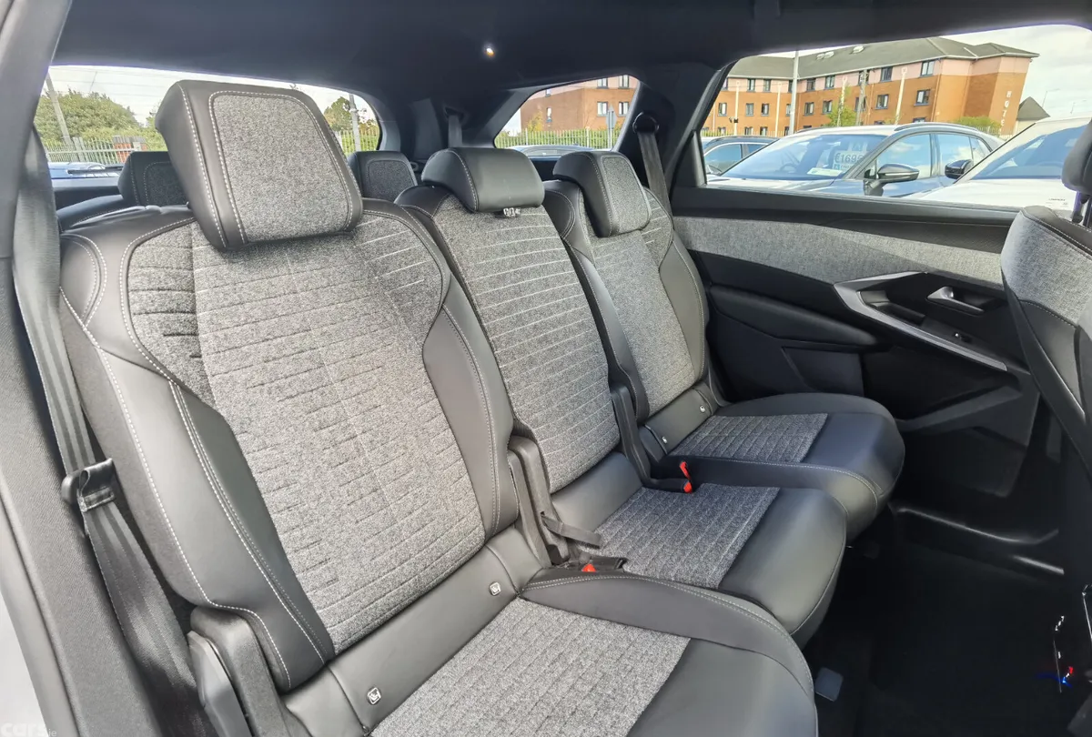 Peugeot 5008 SUV, Electric, 2025, Grey