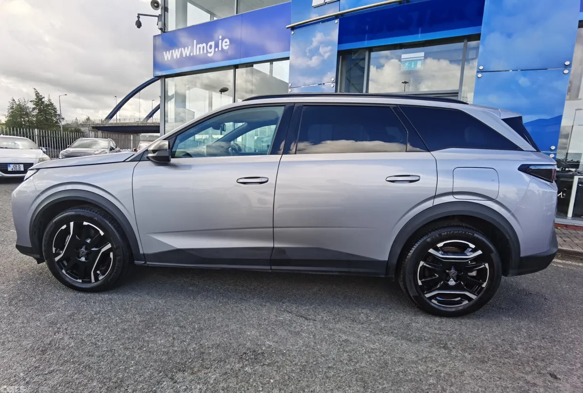 Peugeot 5008 SUV, Electric, 2025, Grey