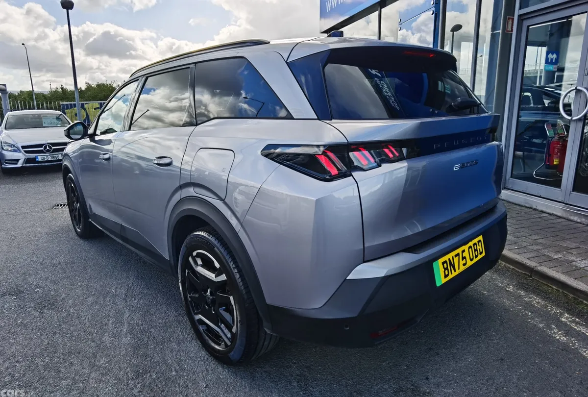 Peugeot 5008 SUV, Electric, 2025, Grey