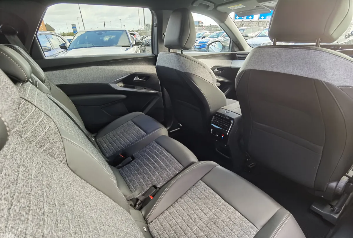 Peugeot 5008 SUV, Electric, 2025, Grey