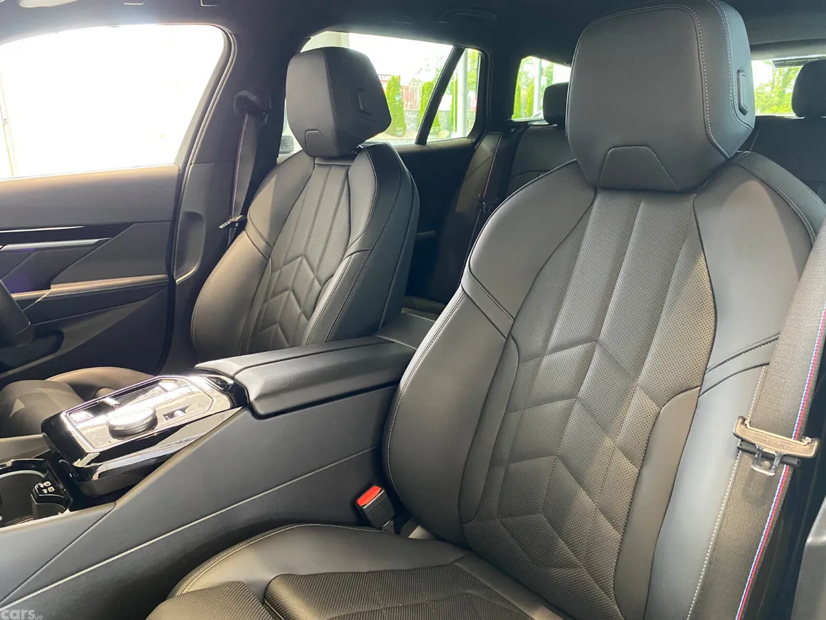 BMW 5-Series Estate, Petrol Plug-in Hybrid, 2024, Grey