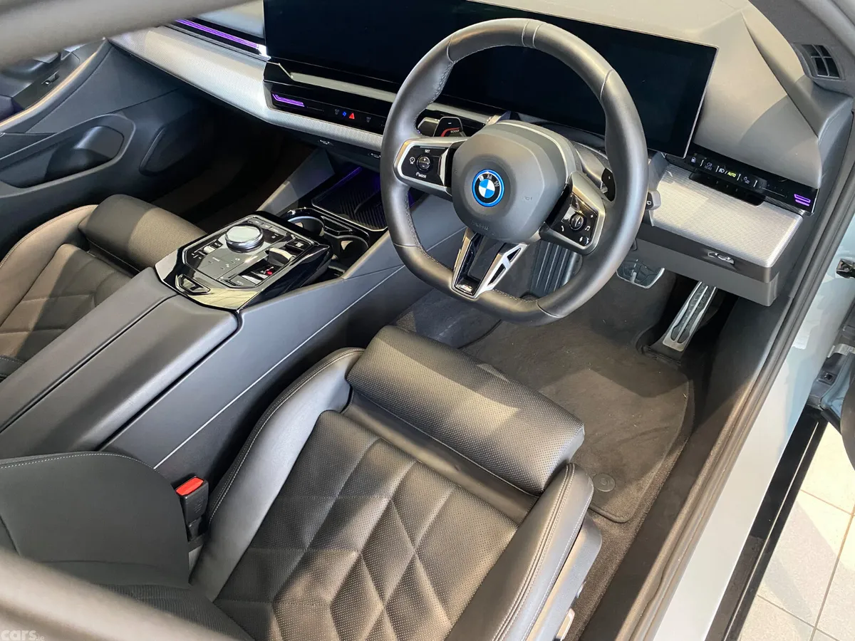 BMW 5-Series Estate, Petrol Plug-in Hybrid, 2024, Grey