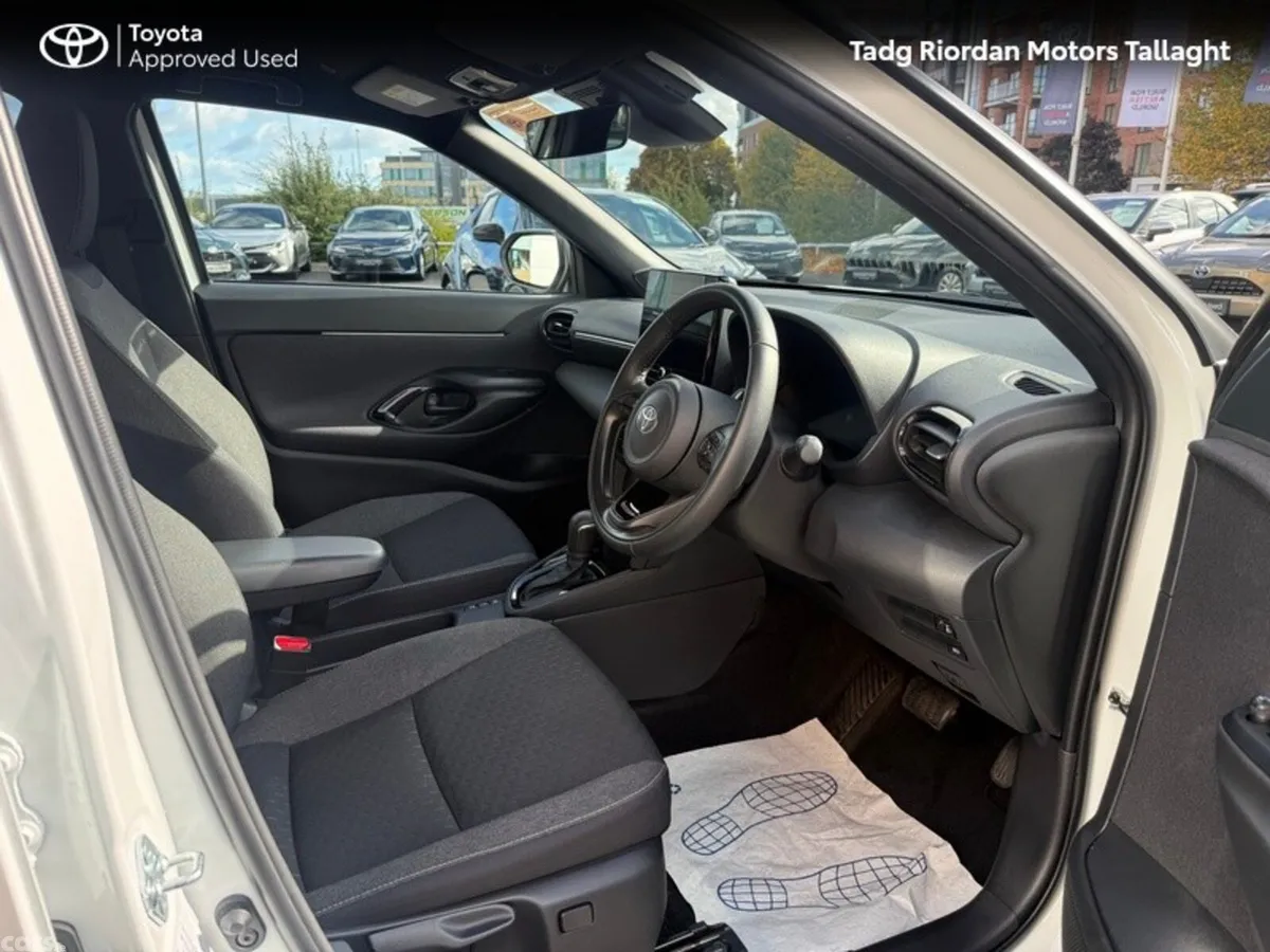 Toyota Yaris Cross Hatchback, Petrol Hybrid, 2026, White