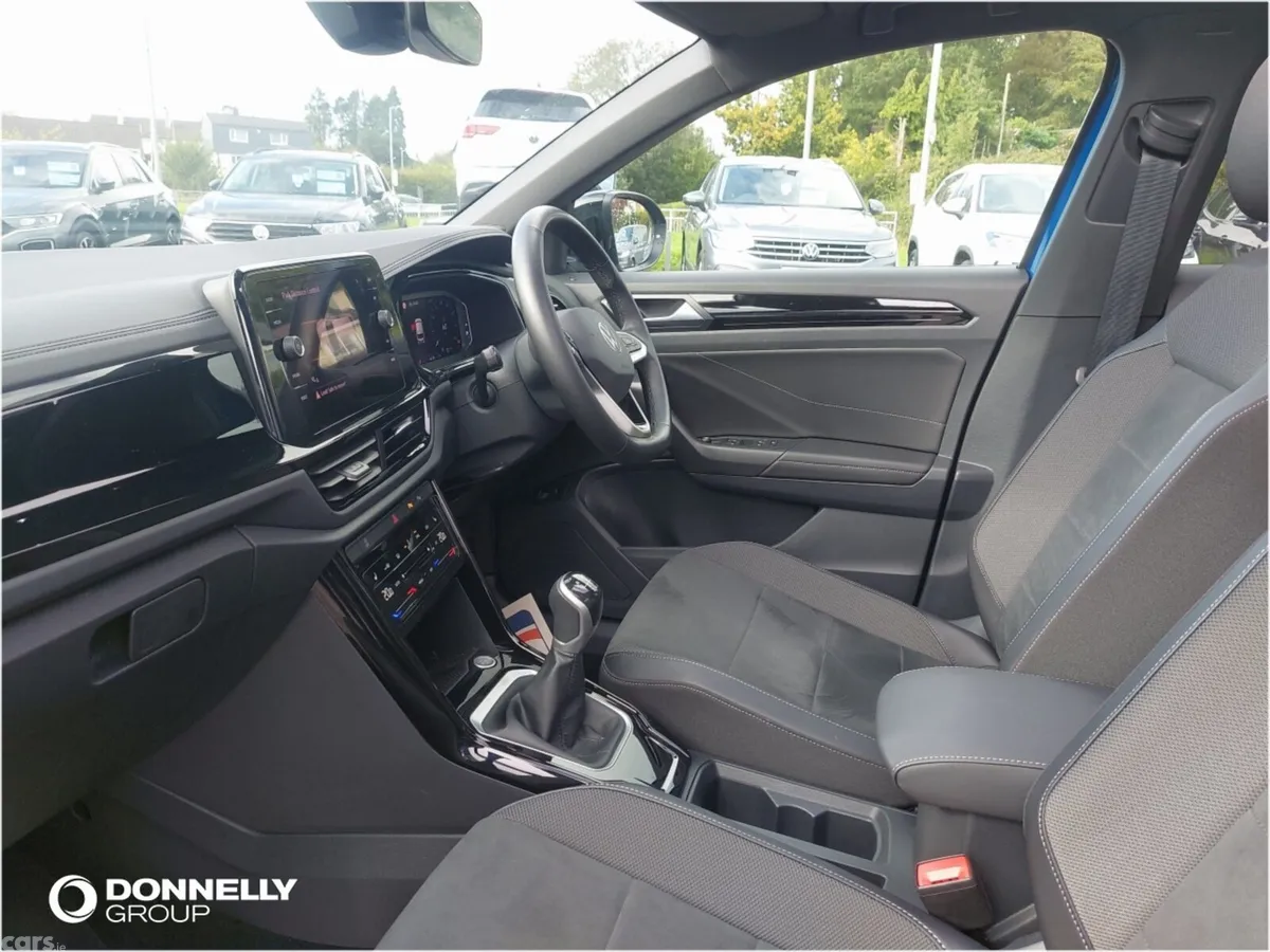 Volkswagen T-Roc Hatchback, Petrol, 2026, Blue