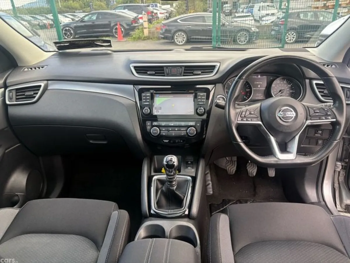 Nissan Qashqai Hatchback, Diesel, 2018, Silver