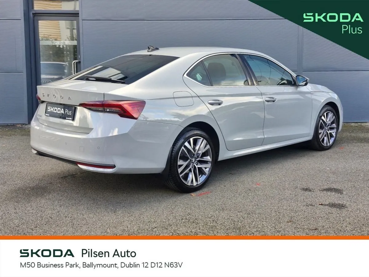 Skoda Octavia Saloon, Diesel, 2025, Grey